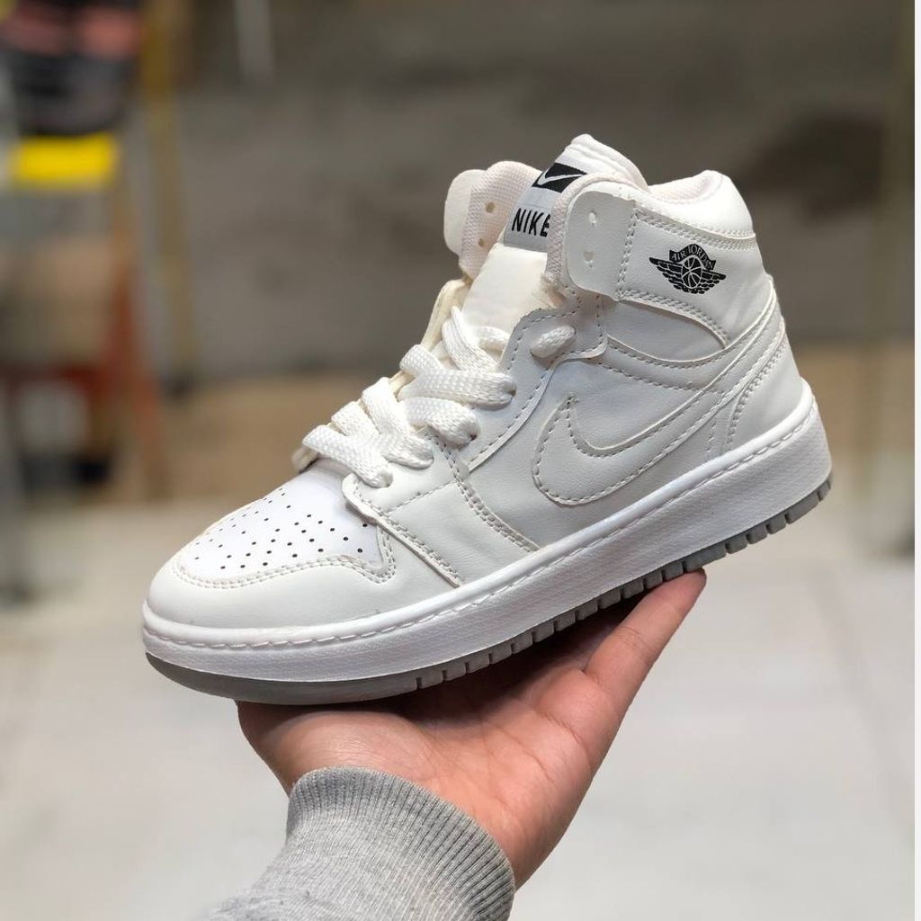 خرید اینترنتی کفش نایک جردن ساقدار زنانه رنگ سفید