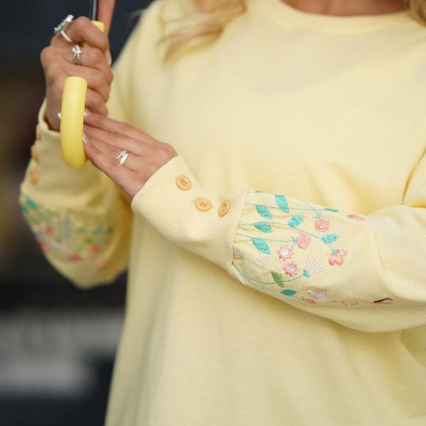 بلوز آستین سه دکمه گلدوزی شده زنانه