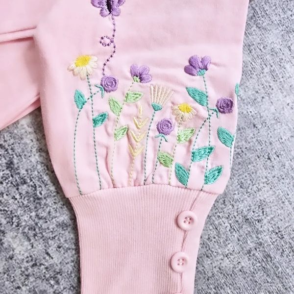 بلوز آستین سه دکمه گلدوزی شده زنانه