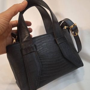 مشخصات کیف رودوشی چرم طبیعی مینیمال