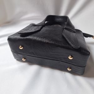 مشخصات کیف رودوشی چرم طبیعی مینیمال