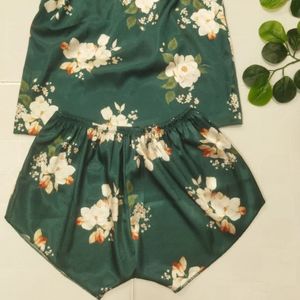 مشخصات تاپ و شورتک ساتن