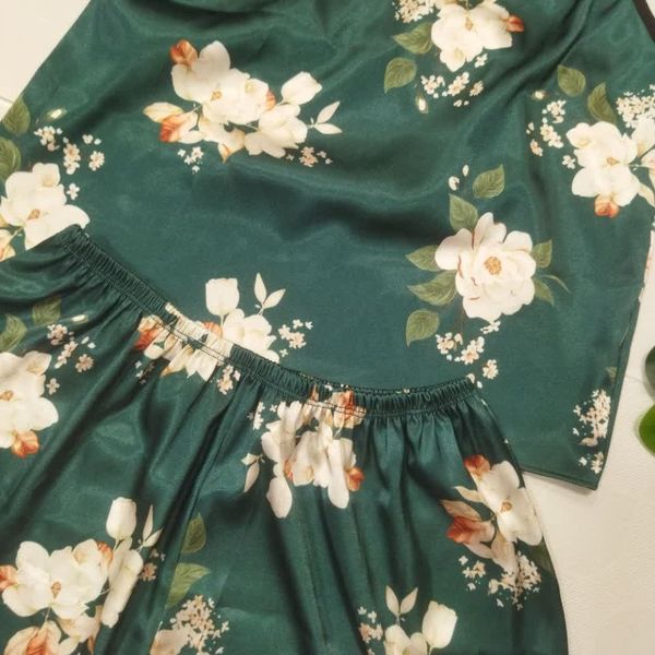 تاپ و شورتک ساتن