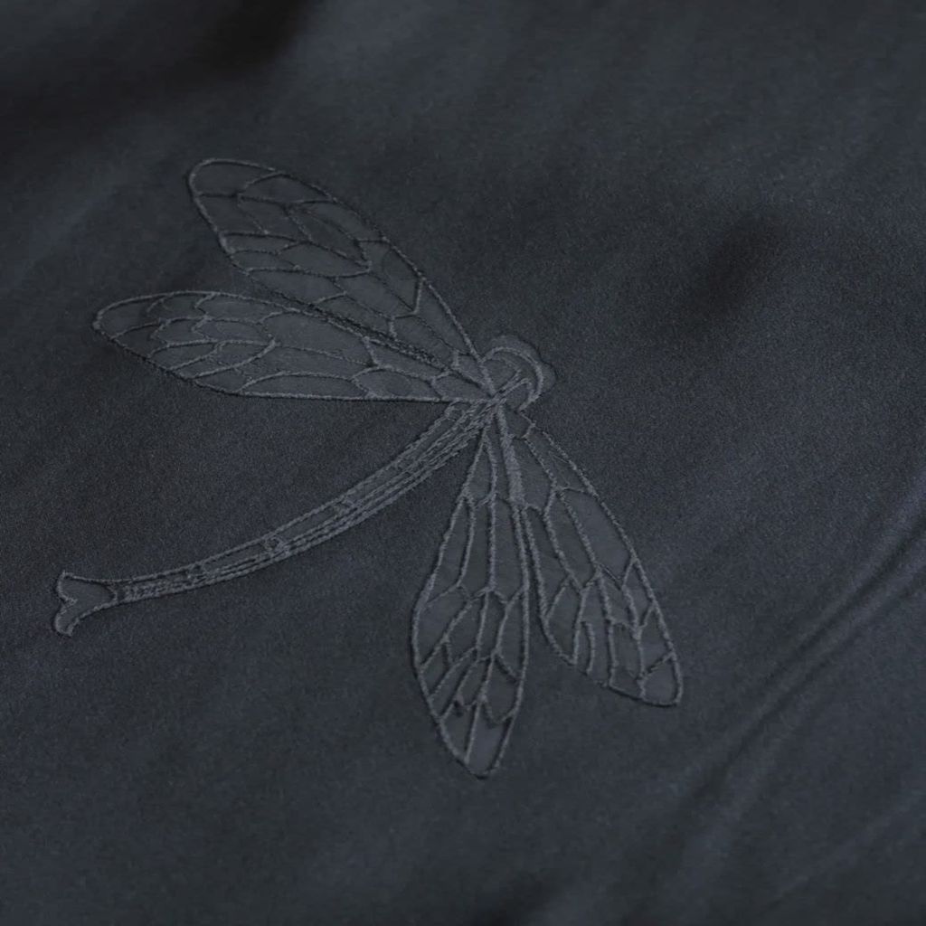 خرید اینترنتی قیمت پارچه ساتن لاسیا طرح سنجاقک 1195