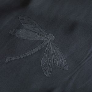 خرید اینترنتی قیمت پارچه ساتن لاسیا طرح سنجاقک 1195