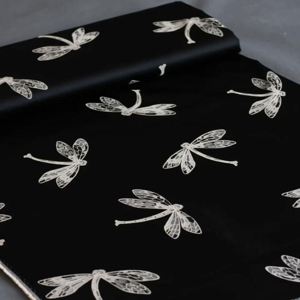 خرید اینترنتی قیمت پارچه ساتن لاسیا طرح سنجاقک 1195