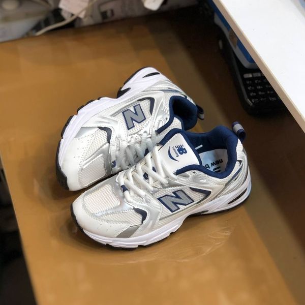 نیوبالانس530 مردانه رنگ سفید سورمه ای