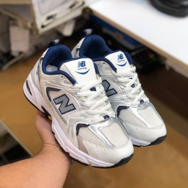 نیوبالانس530 مردانه رنگ سفید سورمه ای