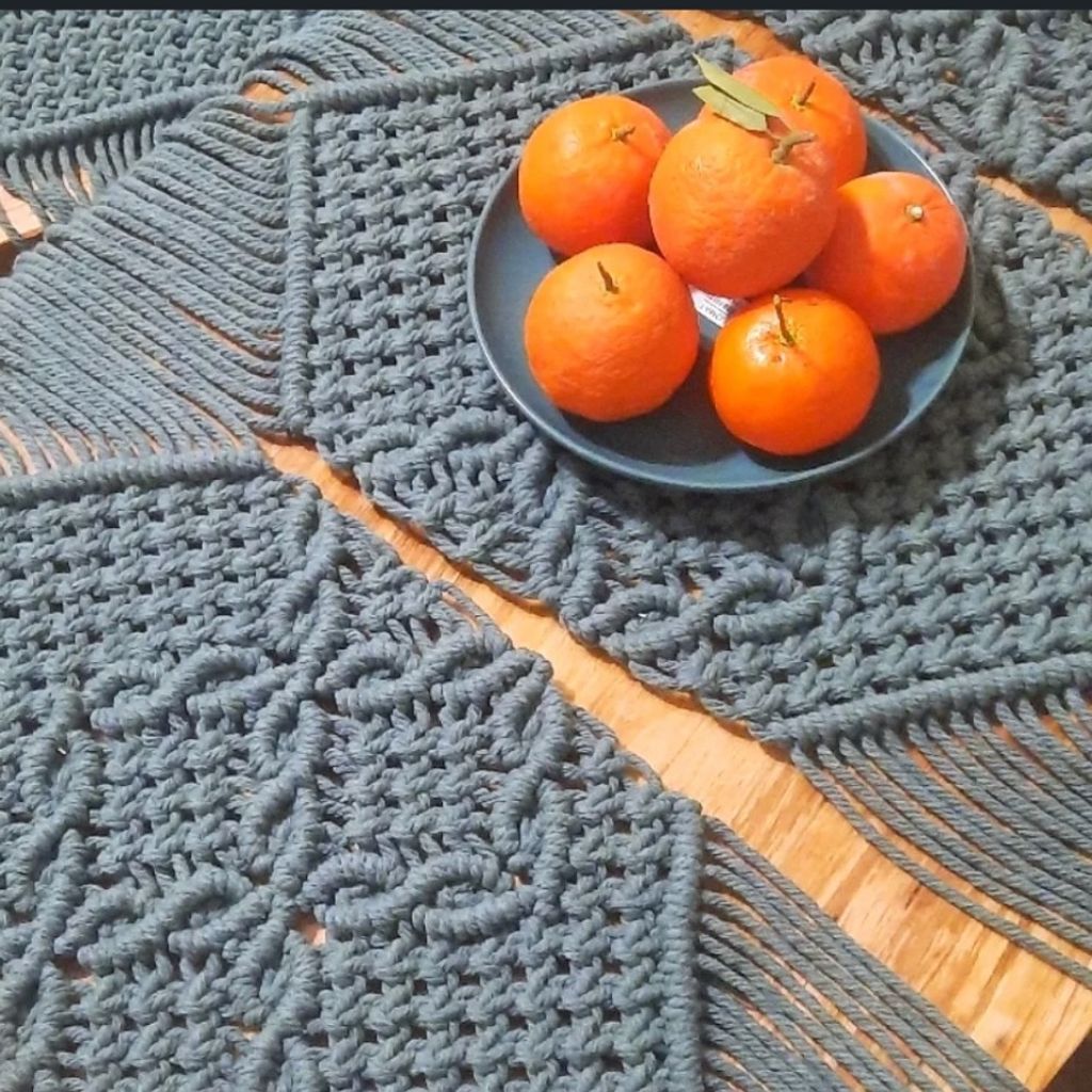 مشخصات رانر رومیزی مکرومه عسلی مدل ابریشم