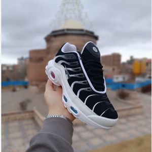 خرید اینترنتی کتونی مردانه نایک tn تی ان مشکی سفید