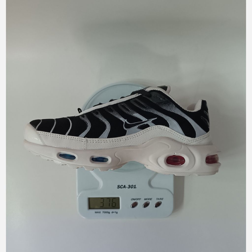 مشخصات کتونی مردانه نایک tn تی ان مشکی سفید