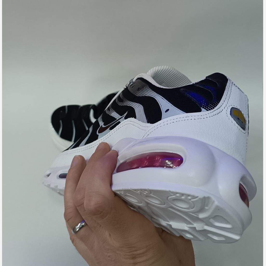 خرید اینترنتی کتونی مردانه نایک tn تی ان مشکی سفید