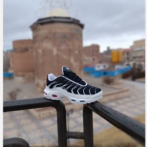 فروش اینترنتی کتونی مردانه نایک tn تی ان مشکی سفید