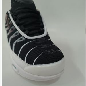 خرید انلاین کتونی مردانه نایک tn تی ان مشکی سفید