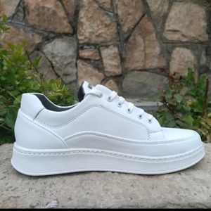 مشخصات کفش اسپرت مردانه مناسب استفاده روزانه رنگ سفید سایز 40 تا 44