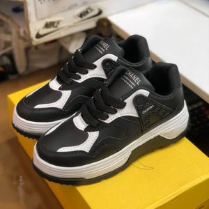 مشخصات کفش لژدار چرم زنانه مدل چنل مشکی سفید