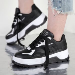 کفش لژدار چرم زنانه مدل چنل مشکی سفید