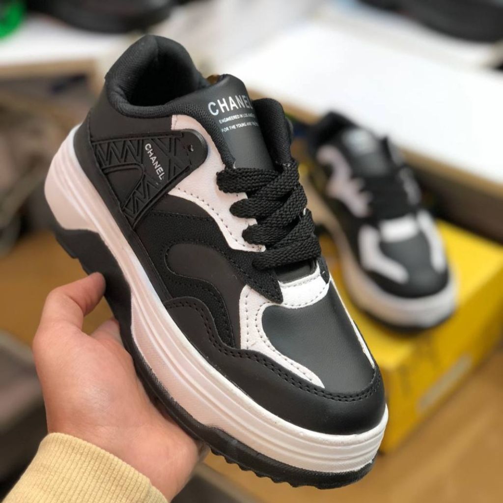 خرید اینترنتی کفش لژدار چرم زنانه مدل چنل مشکی سفید