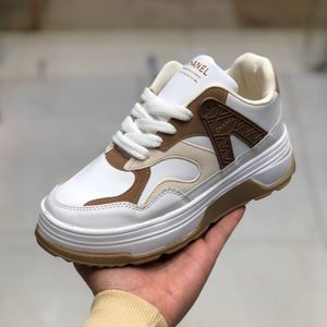 خرید اینترنتی کفش لژدار چرم زنانه مدل چنل سفید