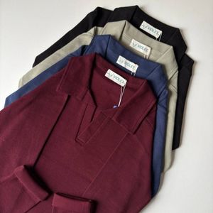 خرید اینترنتی بلوز یقه شکاری کشبافت زنانه