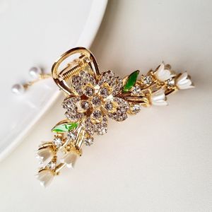 کلیپس مجلسی فلزی گل و برگ سبز