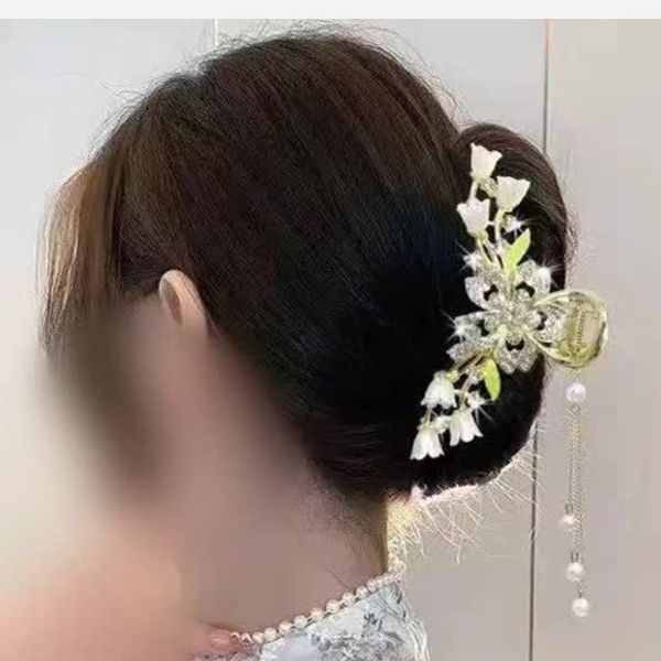 کلیپس مجلسی فلزی گل و برگ سبز