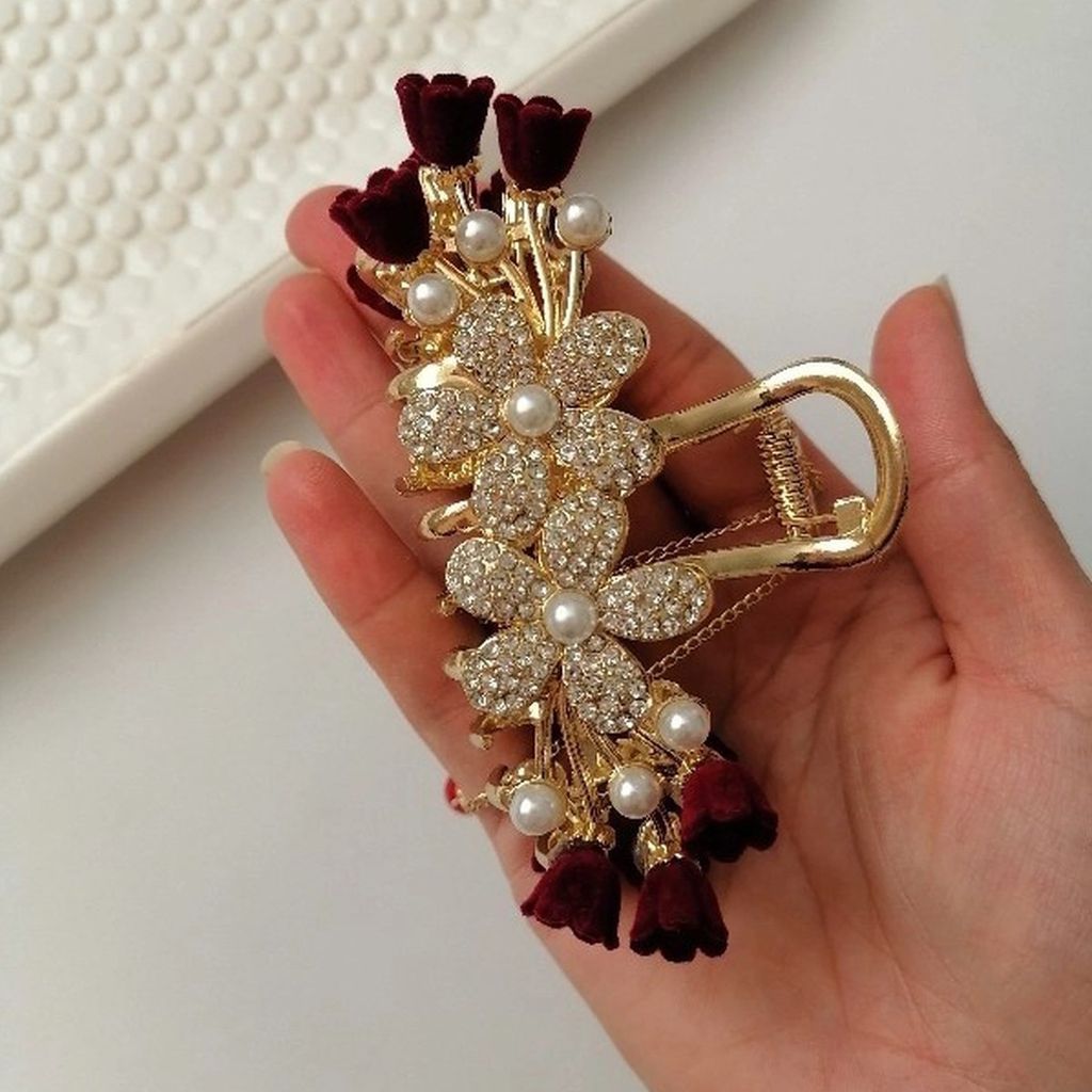 خرید اینترنتی قیمت کلیپس مجلسی فلزی شکوفه آویزدار با آبکاری درجه1 برای استایل خاص