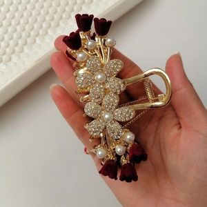 خرید اینترنتی قیمت کلیپس مجلسی فلزی شکوفه آویزدار با آبکاری درجه1 برای استایل خاص