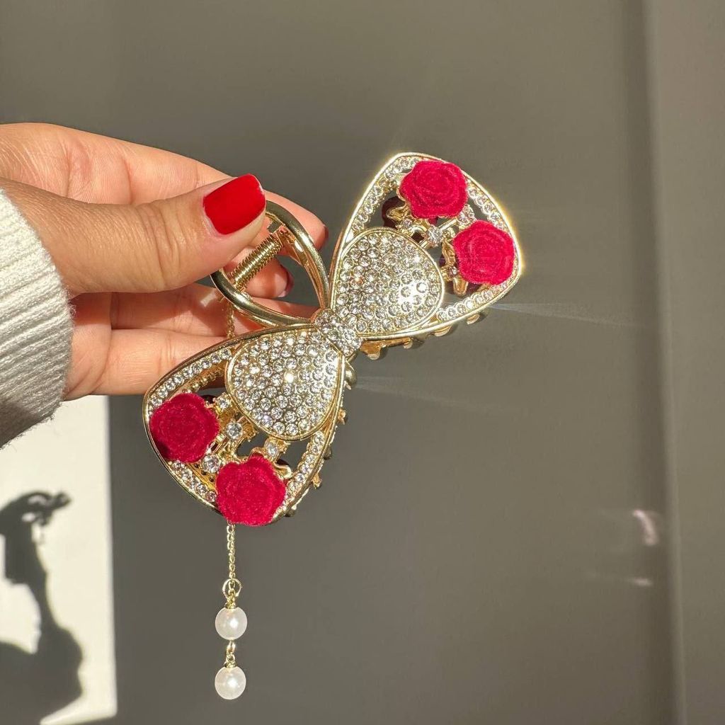 خرید اینترنتی قیمت کلیپس مجلسی فلزی گل قرمز آویزدار