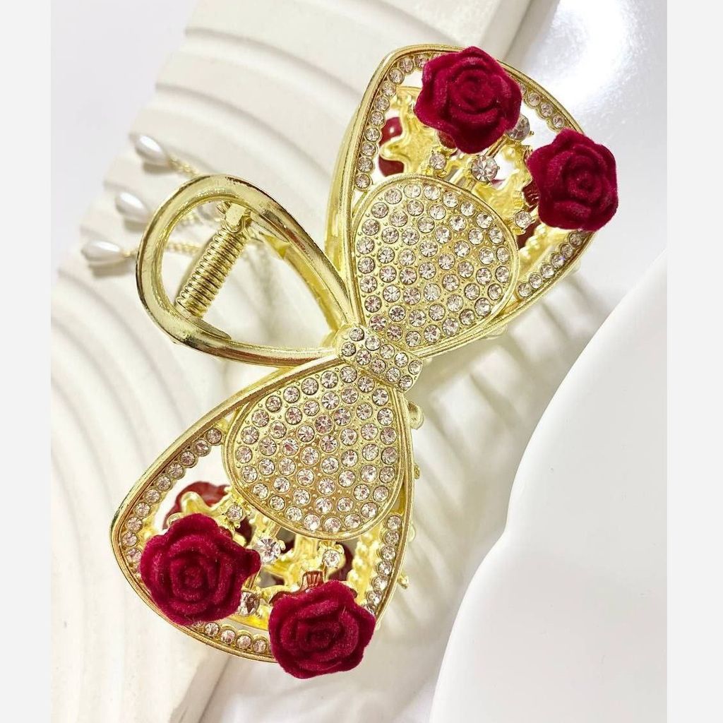 خرید اینترنتی قیمت کلیپس مجلسی فلزی گل قرمز آویزدار