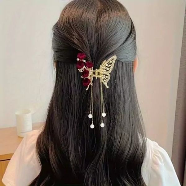 کلیپس فلزی مجلسی پروانه آویزدار با گلهای مخمل قرمز