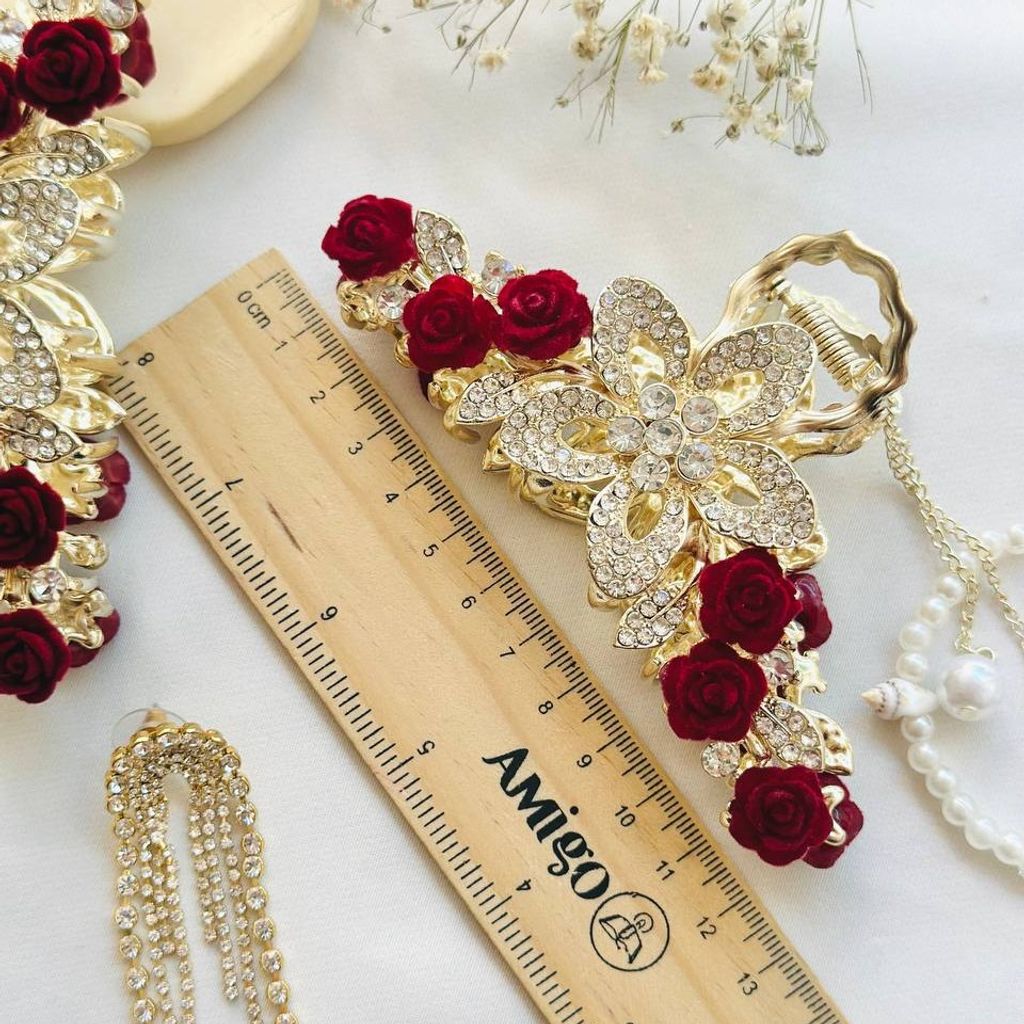 خرید آنلاین کلیپس مجلسی فلزی گل و رزقرمز با طراحی مدرن و ماندگاری رنگ بسیار بالا