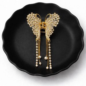 کلیپس مجلسی فلزی پروانه نگینی آویزدار