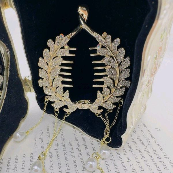 گیره گوجه ای گندمی  با آبکاری کیفیت عالی و آویز های مرواریدی زیبا