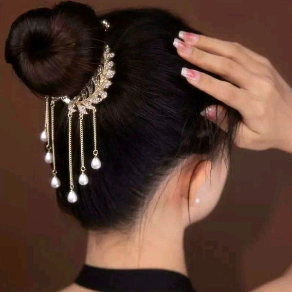 گیره گوجه ای گندمی  با آبکاری کیفیت عالی و آویز های مرواریدی زیبا