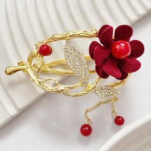 گیره چفتی مجلسی فلزی طرح گل آویزدار