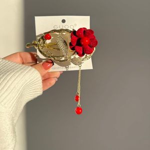 خرید آنلاین گیره چفتی مجلسی فلزی طرح گل آویزدار