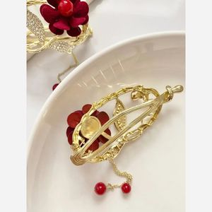 فروش اینترنتی گیره چفتی مجلسی فلزی طرح گل آویزدار