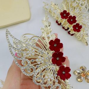 خرید اینترنتی قیمت کلیپس مجلسی فلزی رز قرمز آویزدار