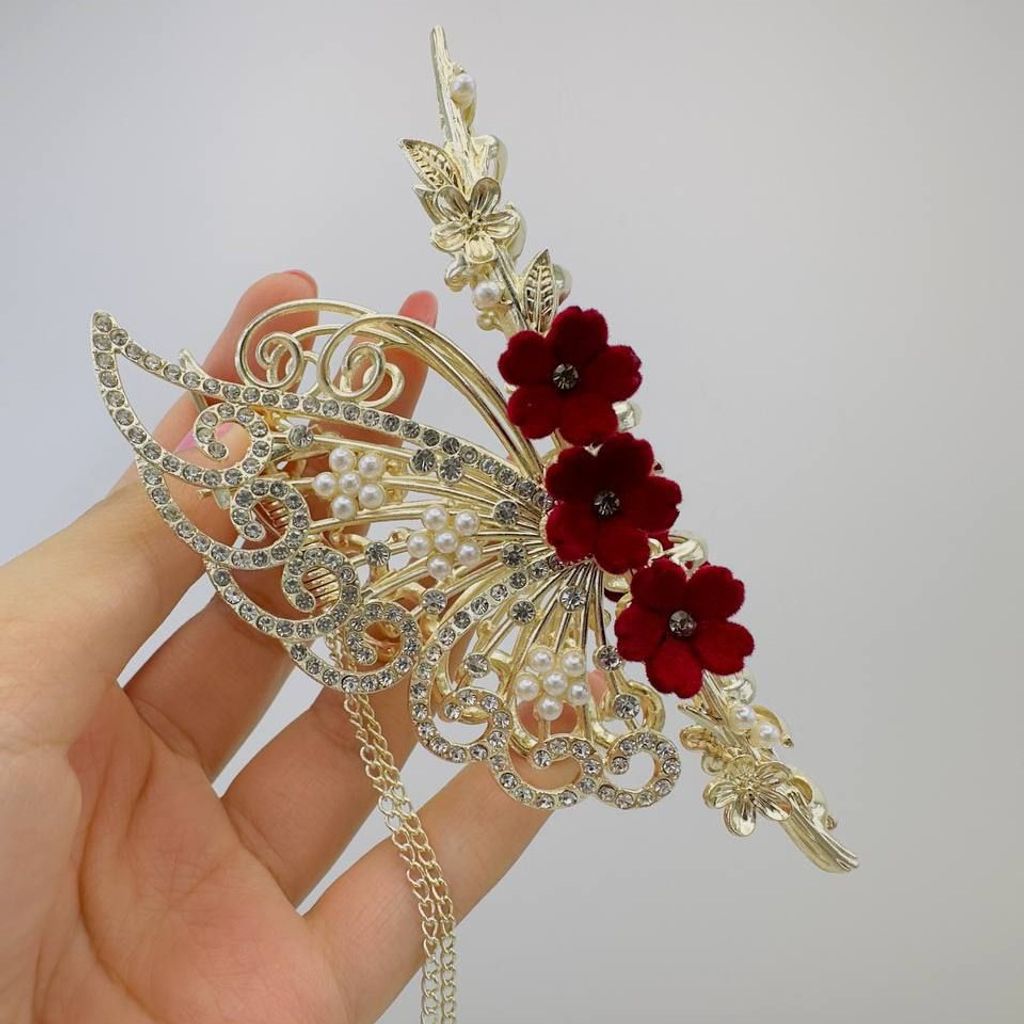 خرید اینترنتی قیمت کلیپس مجلسی فلزی رز قرمز آویزدار