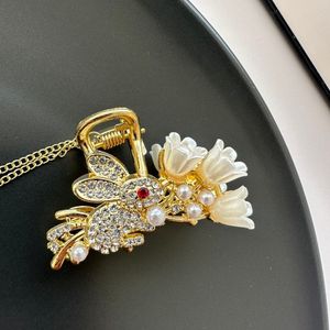 خرید اینترنتی قیمت کلیپس مجلسی فلزی گل وخرگوش آویزدار