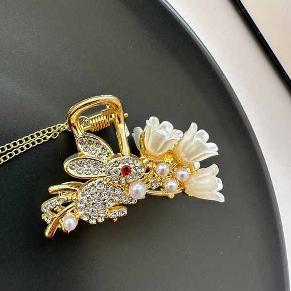 کلیپس مجلسی فلزی گل وخرگوش آویزدار