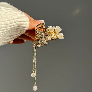 خرید اینترنتی قیمت کلیپس مجلسی فلزی گل وخرگوش آویزدار