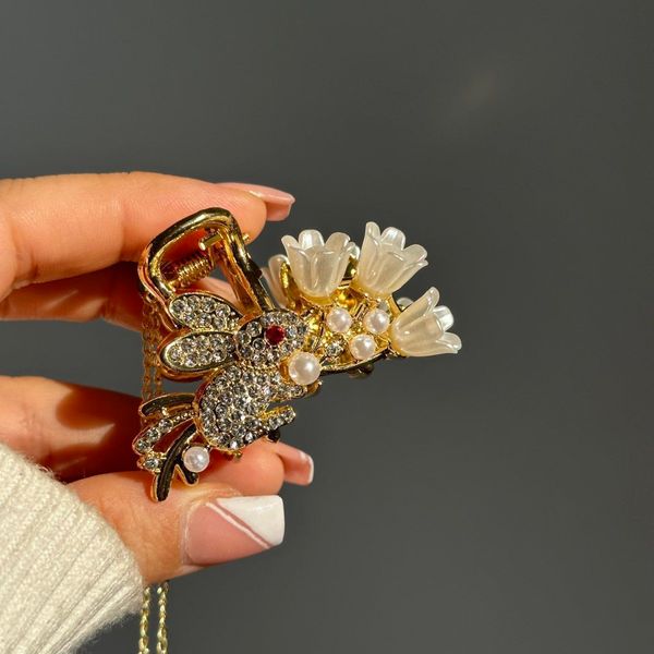 کلیپس مجلسی فلزی گل وخرگوش آویزدار