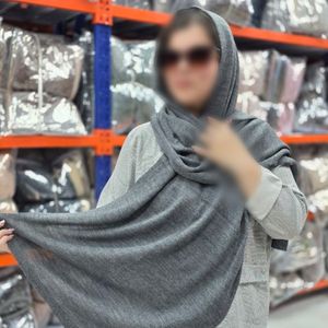 شال بافت زنانه رنگی | گرم، نرم و مناسب استایل زمستانی با رنگ‌بندی جذاب