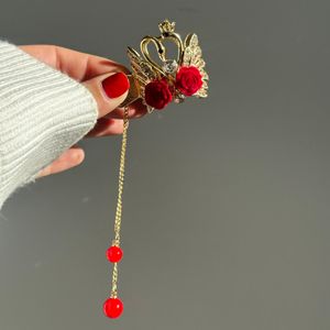 خرید آنلاین کلیپس سامورایی مجلسی فلزی طرح قو آویزدار