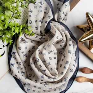 مینی اسکارف نخی طرح LV سرمه ای قواره 75