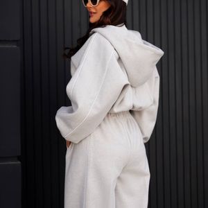 خرید آنلاین ست فوتر کلاهدار ( کراپ سویشرت و شلوار )