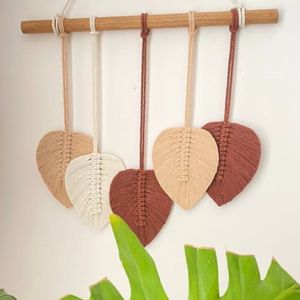 اویز برگ مکرومه بافی مدرن مدل سپیدار