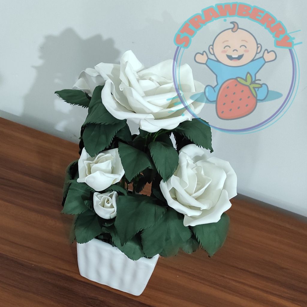 فروش اینترنتی گل رز سفید مصنوعی با گلدون سفید از جنس فوم ارتفاع 30 سانتی